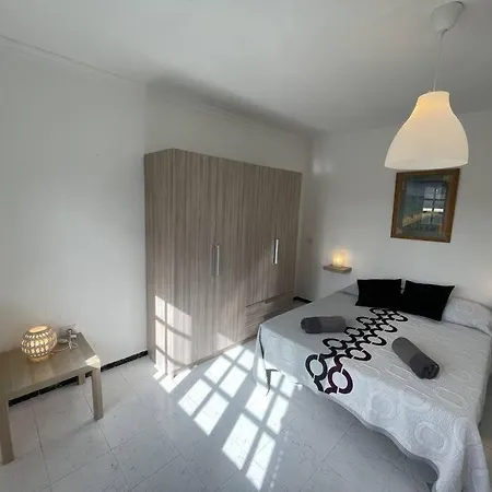 Дом отдыха Eslanzarote Elena House *